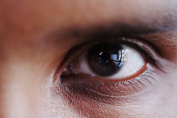 포토 JPG 해외이미지 응시 얼굴 컬러 공 한명 동양인 파란색 뷰티 갈색 화장품 회색 원형 닫기 위험 눈동자 눈썹 속눈썹 묘사 비전 붓꽃 아이섀도 광학 해외202309 해외포토 도형 1 시선 꽃 컨셉 모션 사람 인종 신체부위 눈_신체부위 파일형식