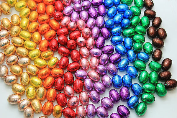 포토 JPG 해외이미지 음식 포장 사람없음 하이앵글 컬러풀 초콜릿 부활절계란 해외202309 해외포토 뷰포인트 컬러 디저트 부활절 계란 파일형식