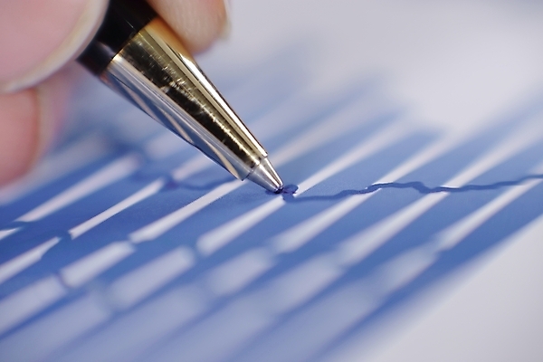 포토 JPG 해외이미지 직업 손 종이 컨셉 비즈니스 성공 그래프 직장 사람 사람없음 그래픽 금융 경제 사무실 펜 쪽지 자료 정보 성장 가리킴 그리기 시장 주식 책상 분석 서비스 속도 보고서 상담 문서 약속 투자 이익 경영 골 수입 해외202309 해외포토 가구 회사 모션 손짓 신체부위 필기구 파일형식