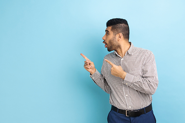 포토 JPG 해외이미지 응시 남자 백그라운드 비즈니스 중동 손가락 청소년 아이디어 실내 관리 한명 사람 동양인 놀람 공백 가리킴 비즈니스맨 인도인 방향 왼쪽 호기심 흥분 파란배경 추천 충격 보여주기 히스패닉 감탄 고립 승자 주목 목업 카피스페이스 비어있는 해외202309 해외포토 외국인 1 손 시선 감정 나라 컨셉 모션 표정 인종 손짓 내부 파란색 직장인 파일형식