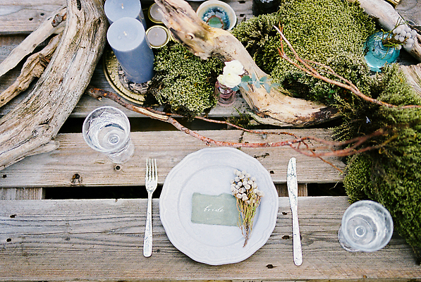 포토 JPG 해외이미지 식물 접시 꽃 안경 꽃다발 결혼 포크 탁자 건조 이끼 사람없음 목재 컵 초록색 파란색 나뭇가지 신용카드 칼 닫기 배열 해외202309 해외포토 나무 식기 잡화 컬러 가구 재료 모션 이벤트 금융 파일형식