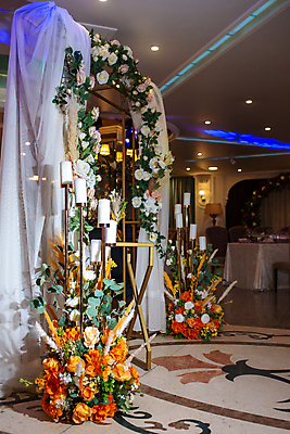 포토 JPG 해외이미지 디자인 꽃 꽃다발 결혼 백그라운드 꽃무늬 의자 자연 결혼식 휴가 기념 실내 이벤트 사람없음 내부 장식 가로 빛 컬러풀 뷰티 장미 파티 유행 식당 낭만 수확 흰색 축하 직물 화려 고급 우아함 배열 묘사 아치 풍선 스타일 해외202309 해외포토 식물 컬러 가구 컨셉 무늬 농업 상점 생태계 파일형식