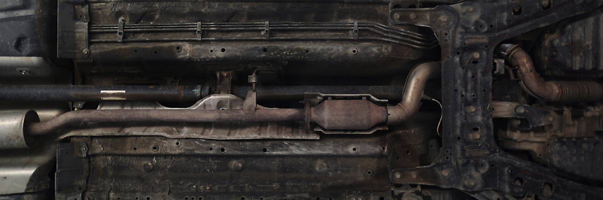 포토 JPG 해외이미지 부분 자동차 바닥 사람없음 금속 기계 손상 수리 역 아래 묘사 서비스 부식 파이프 타이어 먼지 고정 튜브 문제 엔진 정비공 주인 모터 유지 그만 엘리먼트 자동 차고 픽업 해외202309 해외포토 육상교통 컨셉 교통시설 재질 기술자 방향 위치 파일형식