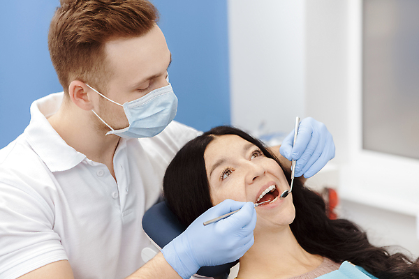 포토 JPG 해외이미지 직업 여자 남자 여유 건강 병원 미소 두명 사무실 뷰티 약 시험 환자 의사 흰색 자신감 입 치아 보호 은퇴 고객 치과의사 예방 약속 뿌리 운하 방문 외과 위생관리 완전 해외202309 해외포토 교육 감정 컬러 컨셉 비즈니스 의학 표정 관리 사람 신체부위 의료진 소화기관 파일형식