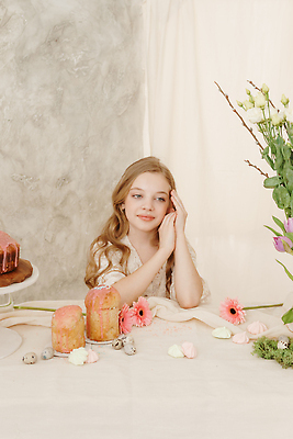 포토 JPG 해외이미지 드레스 여자 꽃 기독교 어린이 부활절 한명 상반신 앞모습 기댐 턱괴기 흰색 우아함 머핀 메추리알 소녀한명만 해외202309 머랭쿠키 해외포토 식물 1 옷 기념일 종교 빵 뷰포인트 컬러 컨셉 모션 사람 쿠키 알 머랭 여자한명만 소녀만 파일형식