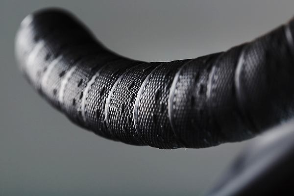 포토 JPG 해외이미지 라이프스타일 공원 도로 스포츠 여행 부분 교통시설 자연 휴가 산 프레임 건강 손잡이 사람없음 야외 자전거 검은색 봄 장비 운전 흰색 시골 바퀴 닫기 승차 브레이크 연습 속도 순환 타이어 기어 바이킹 해외202309 해외포토 계절 공공시설 길 컬러 교통 모션 생활 바이크 시설 생태계 파일형식