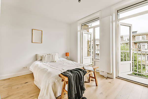 포토 JPG 해외이미지 액자 창문 난간 사람없음 인테리어 공간 방 침대 담요 해외202309 해외포토 디자인 가구 파일형식