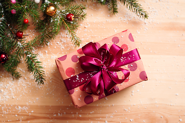 포토 JPG 해외이미지 전통 행복 리본 분홍색 백그라운드 컨셉 크리스마스 겨울 탁자 휴가 새로움 선물 사람없음 목재 장식 빨간색 초록색 쇼핑 상자 크리스마스트리 축제 놀람 수확 덮개 나뭇가지 축하 시간 그룹 12월 연도 책상 오브젝트 활 전나무 내추럴 수목 크리스마스이브 포장소품 비어있는 해외202309 해외포토 나무 계절 기념일 감정 컬러 가구 농업 재료 포장 표정 뚜껑 날짜 포장재료 파일형식