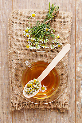 포토 JPG 해외이미지 식물 꽃 음료 음식 꽃무늬 다이어트 자연 유리 따뜻함 건강 사람없음 목재 컵 초록색 물 여름 약 흰색 신선 뜨거움 차 아침식사 약초 허브 상쾌 비타민 내추럴 캐모마일 해외202309 해외포토 자연요소 나무 식기 계절 감정 컬러 무늬 재료 의학 재질 식사 풀_식물 생태계 영양소 파일형식