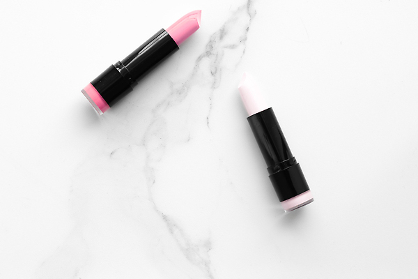 포토 JPG 해외이미지 분홍색 백그라운드 사람없음 립스틱 두개 대리석 카피스페이스 해외202309 해외포토 컬러 2 재료 화장품 공백 파일형식