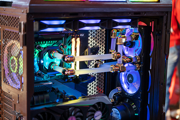 포토 JPG 해외이미지 백그라운드 무지개 기술 사람없음 그래픽 물 빛 컴퓨터 컬러풀 공연 장비 게임 신용카드 부채 액체 사이버 순환 전자 시스템 해커 마더보드 프로세서 하드웨어 해외202309 해외포토 자연요소 컬러 모션 놀이 이벤트 금융 전자제품 범죄 파일형식