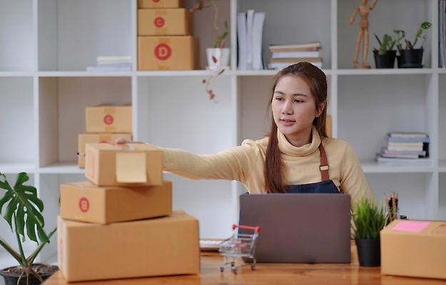 포토 JPG 해외이미지 직업 라이프스타일 여자 행복 인터넷 회사 비즈니스 사업가 태국 성공 한국 한명 사람 동양인 금융 경제 쇼핑 컴퓨터 상자 상점 일본 중국 작음 인도인 종업원 서비스 상업 소매 온라인 주인 물류 전자상거래 마케팅 목록 프리랜서 중소기업 해외202309 해외포토 외국인 1 감정 아시아 컨셉 인종 생활 전자제품 크기 파일형식