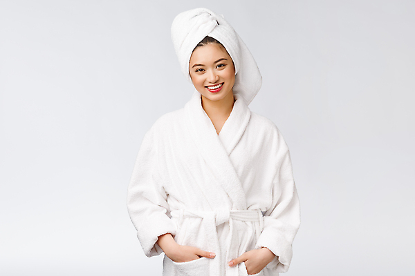 포토 JPG 해외이미지 여자 한명 상반신 성인 앞모습 뷰티 흰색 목욕가운 주머니손 성인여자한명만 해외202309 해외포토 1 뷰포인트 컬러 모션 사람 가운 여자한명만 성인여자만 파일형식