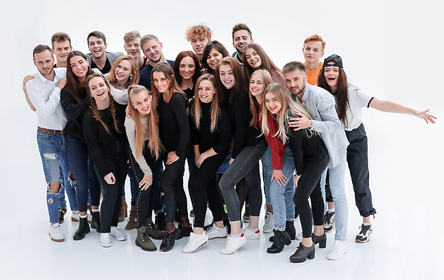 포토 JPG 해외이미지 학생 옷 여자 남자 통신 성공 함께함 광고판 서기 미소 사람 여러명 성인 빨간색 친구 청춘 뷰티 검은색 우정 흰색 청바지 업무 그룹 군중 연결 큼 동료 커뮤니티 지원 통일 해외202309 해외포토 컬러 다수 컨셉 바지 관계 모션 알림판 표정 작업 크기 판 파일형식