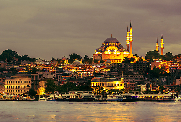 포토 JPG 해외이미지 아시아 여행 하늘 이스탄불 동양인 사람없음 건물 물 성당 교회 황혼 일몰 도시 만 보트 야간 이슬람교 모스크 수로 포트 칠면조 빛망울 구시가지 랜드마크 채널 콘스탄티노플 튀르키예 해외202309 해외포토 자연요소 건축물 나라 종교 배_교통 종교건축 조류 인종 빛 노을 파일형식