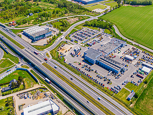 포토 JPG 해외이미지 산업 도로 비즈니스 교통시설 모션 안테나 사람없음 건물 화물 상품 주식 교차로 창고 상업 머리위 지역 트랙터 수납 짐차 무거움 트레일러 슈퍼마켓 항공촬영 수입 조감도 터미널 해외202309 해외포토 건축물 길 뷰포인트 교통 통신 자동차 금융 상점 운송업 무게 농기계 시설 특수차량 파일형식