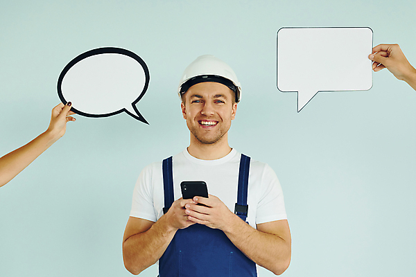 포토 JPG 해외이미지 서양인 손 남자 말풍선 한명 들기 상반신 성인 앞모습 신체부위 스마트폰 팻말 성인남자한명만 카피스페이스 해외202309 해외포토 외국인 1 뷰포인트 모션 프레임 사람 핸드폰 스마트기기 공백 남자한명만 성인남자만 파일형식