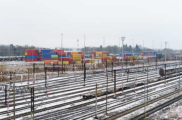 포토 JPG 해외이미지 산업 여행 이동 겨울 비즈니스 자동차 사람없음 기찻길 기차 화물 도시 역 연결 컨테이너 승합차 속도 무역 상업 무거움 단상 로딩 방법 선로 수입 원자재 터미널 해외202309 해외포토 계절 육상교통 컨셉 교통시설 승용차 대중교통 운송업 무게 파일형식
