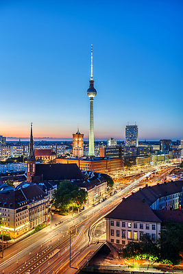 포토 JPG 해외이미지 유럽 벽 여행 백그라운드 건축양식 하늘 휴가 거리 독일 파노라마 사람없음 건물 여름 빛 도시풍경 교회 여행객 탑 고층빌딩 텔레비전 황혼 일몰 새벽 도시 센터 도심 야간 저녁 정사각형 각도 타운 베를린 동쪽 스카이라인 시청 랜드마크 수도권 해외202309 해외포토 자연요소 도형 건축물 계절 건축 나라 종교건축 촬영기법 사람 풍경 빌딩 전자제품 노을 방향 지역 관공서 파일형식