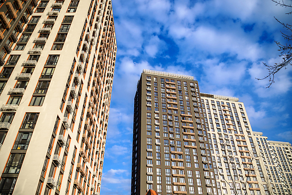 포토 JPG 해외이미지 디자인 외관 백그라운드 돈 비즈니스 건축양식 유리 하늘 추상 미래 새로움 주택 사람없음 건물 금융 파란색 도시풍경 사무실 태양 반사 탑 고층빌딩 도시 센터 고급 도심 큼 아래 상업 지역 스카이라인 철강 콘크리트 해외202309 해외포토 자연요소 건축물 건축 컬러 컨셉 무늬 재질 풍경 빌딩 경제 재산 크기 방향 위치 파일형식