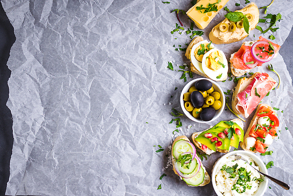 포토 JPG 해외이미지 종이 빵 백그라운드 컨셉 토마토 채소 과일 재료 탁자 오이 치즈 프레임 샌드위치 건강 어류 요리 사람없음 세트 식당 계란 식사 여러개 공백 카페 수확 흰색 시골 바 바게트 메뉴 올리브 햄 만들기 토스트 연어 레시피 아보카도 점심식사 모짜렐라치즈 크림치즈 카피스페이스 해외202309 해외포토 열매 음식 컬러 가구 다수 농업 모션 유제품 육류 상점 알 수중동물 파일형식