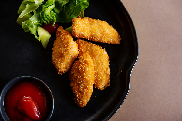 포토 JPG 해외이미지 접시 음식 백그라운드 토마토 부분 패스트푸드 육류 어류 요리 사람없음 식당 검은색 식사 저녁식사 치킨 샐러드 튀김 신선 황금 맛 그릴 정크푸드 폐기물 상추 가슴 케첩 굽기 먹기 속도 준비 점심식사 빵가루 해로움 맛있는 해외202309 해외포토 식기 컬러 컨셉 채소 식재료 모션 주방용품 신체부위 상점 수중동물 소스_음식 인스턴트 쓰레기 구이 닭고기요리 파일형식