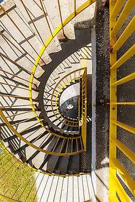 포토 JPG 해외이미지 디자인 외관 유럽 산업 패턴 건축양식 추상 그림자 사람없음 야외 건물 파란색 빛 노란색 금속 도시 원형 아치 날카로움 기하학 단계 폴란드 오르막 대칭 랜드마크 철강 해외202309 해외포토 도형 건축물 건축 나라 컬러 무늬 재질 파일형식