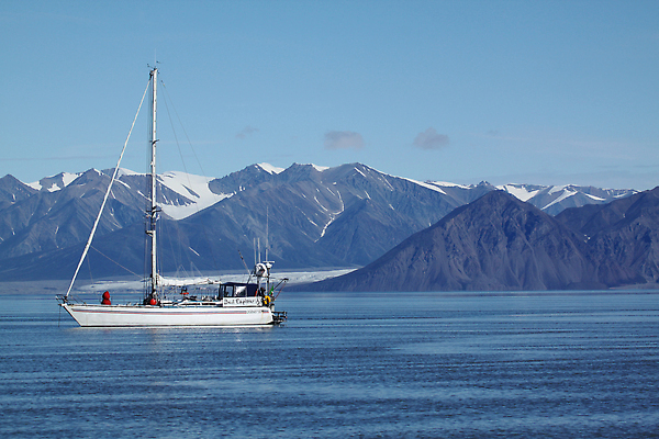포토 JPG 해외이미지 라이프스타일 바다 여행 캐나다 요트 교통시설 자연 날씨 항해 사람없음 야외 물 파란색 얼음 기다림 승무원 북극 통로 함선 북쪽 닻 주입구 해외202309 해외포토 자연요소 직업 컬러 교통 북아메리카 배_교통 모션 생활 극지방 방향 시설 생태계 파일형식