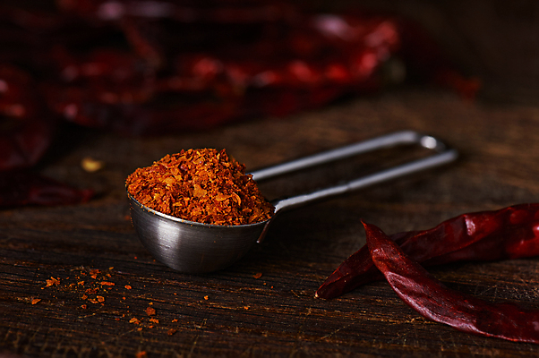 포토 JPG 해외이미지 음식 장신구 고추 건조 요리 동양인 사람없음 목재 주방 숟가락 맛 향신료 측정 후추 해외202309 해외포토 나무 컨셉 채소 재료 수저 인종 향미료 파일형식