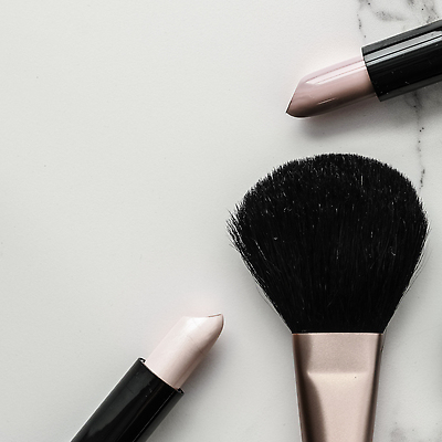 포토 JPG 해외이미지 백그라운드 사람없음 립스틱 고급 대리석 메이크업브러쉬 해외202309 해외포토 컨셉 재료 화장품 붓 파일형식