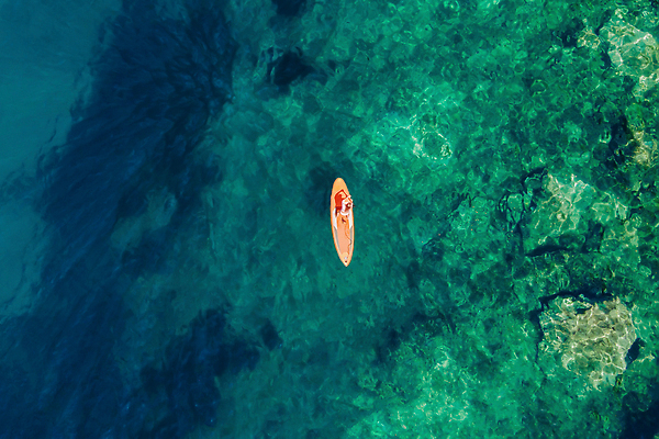포토 JPG 해외이미지 라이프스타일 스포츠 바다 섬 여행 자연 휴가 산 건강 한명 사람 풍경 야외 물 여름 파란색 태양 뷰티 맑음 보트 서핑 노 지역 노젓기 서퍼 거짓말 광 드론 몬테네그로 부드바 해외202309 해외포토 자연요소 1 계절 컬러 배_교통 모션 날씨 운동선수 생활 수상스포츠 생태계 선박 파일형식