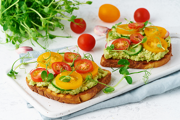 포토 JPG 해외이미지 조각 백그라운드 방울토마토 단면 오이 도마 마늘 사람없음 신선 아보카도 새싹채소 오픈샌드위치 해외202309 해외포토 토마토 채소 과일 주방용품 샌드위치 파일형식