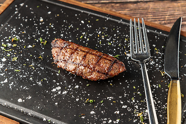 포토 JPG 해외이미지 음식 백그라운드 채소 밥 검은배경 치즈 건강 육류 사람없음 목재 식사 샐러드 신선 닫기 그릴 미트볼 굽기 고정 양고기 점심식사 절임 카피스페이스 해외202309 해외포토 나무 식재료 재료 모션 주방용품 유제품 검은색 공백 구이 파일형식