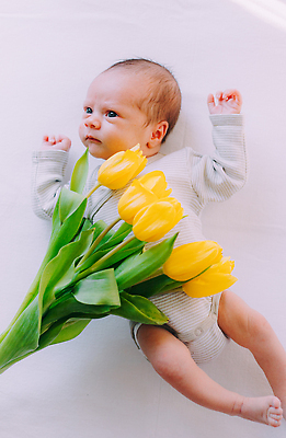 포토 JPG 해외이미지 백인 1 라이프스타일 여자 꽃 행복 얼굴 어린이 분홍색 꽃다발 엄마 휴가 주택 선물 한명 뷰티 놀람 봄 튤립 벚꽃 흰색 침대 축하 아기 신생아 생일 달콤 작음 결백 어머니의날 해외202309 해외포토 서양인 식물 계절 기념일 감정 컬러 가구 컨셉 가족 표정 사람 건물 생활 신체부위 맛 크기 미국문화 파일형식