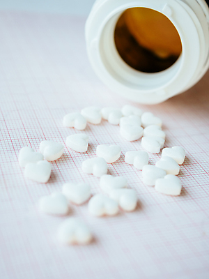 포토 JPG 해외이미지 과학 백그라운드 건강 병원 사람없음 내부 치료 알약 약 건강관리 고통 의사 흰색 대접 구출 맥박 질병 구조원 약국 준비 서식 예방 처방 제비 보험 돌봄 심장병 치유 헬프 회복 해외202309 해외포토 직업 감정 컬러 컨셉 의학 모션 조류 관리 의료진 도움 파일형식