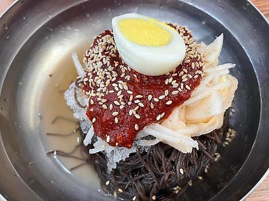 포토 JPG 해외이미지 식기 접시 음식 재료 디저트 요리 사람없음 파란색 케이크 얼음 레시피 버터크림 해외202309 해외포토 자연요소 컬러 크림 파일형식