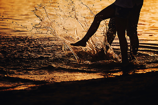 포토 JPG 해외이미지 커플 백그라운드 발 자연 건강 사랑 성인 사람없음 야외 물 강 뷰티 일몰 복고 분무기 내추럴 해외202309 해외포토 자연요소 감정 관계 사람 신체부위 노을 생태계 파일형식