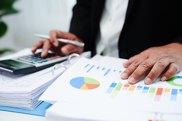 포토 JPG 해외이미지 직업 종이 돈 인터넷 회사 비즈니스 통계 성공 그래프 노동자 직장 사람없음 금융 경제 노트북 컴퓨터 사무실 자료 계산기 성장 업무 작업 결과 계획 종업원 분석 보고서 경영자 문서 투자 바쁨 비서 회계 월급 개발 경영 마케팅 프로젝트 회계사 해외202309 해외포토 컨셉 문구용품 전자제품 장비 재산 리더 파일형식