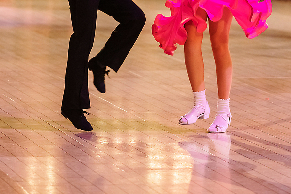 포토 JPG 해외이미지 백인 직업 커플 드레스 감정 어린이 음악 스포츠 포즈 이동 2 청소년 성공 미소 두명 경쟁 댄서 표현 춤 오픈 홀 대회 삼바 탱고 표준 프로그램 해외202309 해외포토 서양인 옷 컨셉 관계 문화예술 표정 사람 공간 파일형식