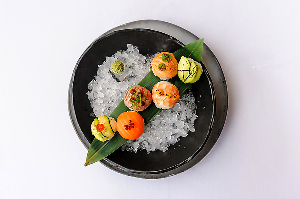 포토 JPG 해외이미지 접시 잎 사람없음 얼음 초밥 분위기 고추냉이 플레이팅 해외202309 해외포토 자연요소 식물 식기 컨셉 양념 상차림 일본음식 파일형식