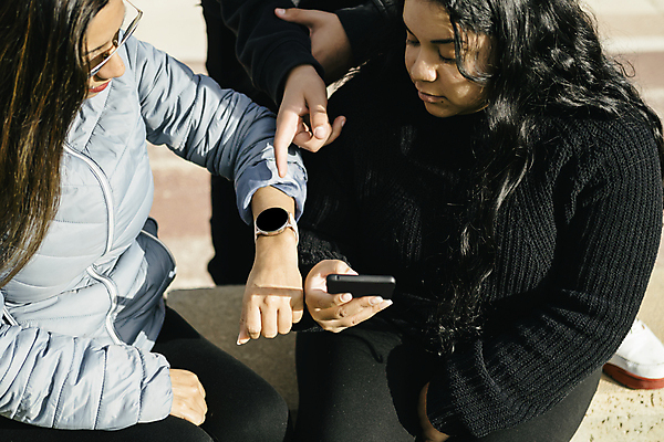 포토 JPG 해외이미지 라이프스타일 교육 문화 음악 인터넷 비즈니스 통신 손가락 관리 세명 스마트폰 알약 스크린 우정 흐름 게임 타이핑 도시 업무 네트워크 서핑 메시지 무선전화기 나눔 온라인 동영상 소셜미디어 해외202309 해외포토 손 컨셉 놀이 문화예술 사람 생활 친구 핸드폰 스마트기기 약 수상스포츠 작업 전화기 파일형식