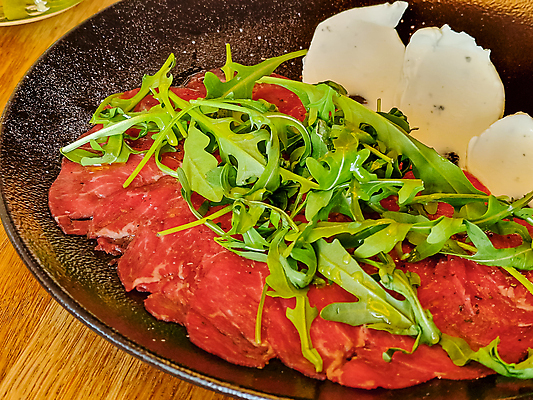 포토 JPG 해외이미지 접시 음식 조각 백그라운드 잎 채소 치즈 건강 육류 요리 사람없음 빨간색 초록색 식당 검은색 식사 저녁식사 이탈리아 샐러드 소고기 추위 로켓 신선 고급 맛 애피타이저 기름 상추 먹기 레몬 허브 올리브 날것 슬라이스 소금 후추 점심식사 루꼴라 맛있는 해외202309 해외포토 식물 식기 열매 유럽 컬러 컨셉 과일 식재료 모션 유제품 상점 향신료 파일형식