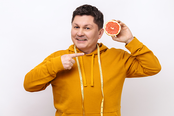 포토 JPG 해외이미지 백인 라이프스타일 남자 행복 음식 조각 중년 다이어트 과일 귤 실내 건강 한명 웃음 사람 동양인 뷰티 주스 활발 에너지 덮개 흰색 가리킴 신선 몸무게 먹기 피부 에코 유기농 내추럴 강렬 고립 돌봄 바이오 채식주의자 디톡스 비건 해외202309 해외포토 서양인 1 웰빙 감정 음료 컬러 컨셉 모션 표정 인종 손짓 성인 내부 생활 신체부위 환경 뚜껑 채식 파일형식