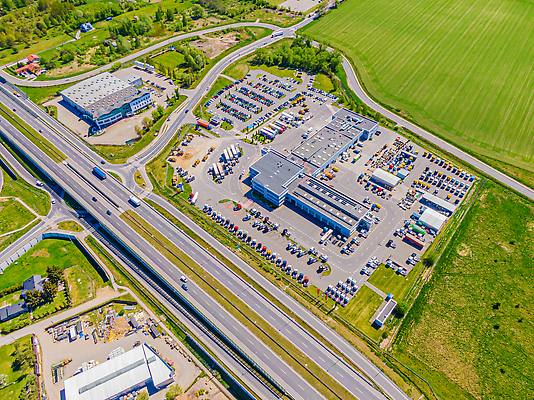 포토 JPG 해외이미지 산업 도로 비즈니스 교통시설 모션 안테나 사람없음 건물 화물 상품 주식 교차로 창고 상업 머리위 지역 트랙터 수납 짐차 무거움 트레일러 슈퍼마켓 항공촬영 수입 조감도 터미널 해외202309 해외포토 건축물 길 뷰포인트 교통 통신 자동차 금융 상점 운송업 무게 농기계 시설 특수차량 파일형식