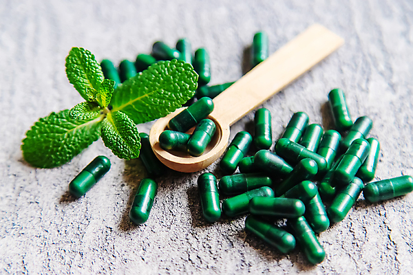 포토 JPG 해외이미지 배너 꽃 백그라운드 재료 사람없음 치료 농작물 상자 뷰티 약 꼬리표 어둠 물방울 시골 기록 투명 약국 수집 민트 허브 유기농 질감 아로마테라피 내추럴 금잔화 추출 캐모마일 많음 카피스페이스 해외202309 해외포토 식물 웰빙 컨셉 농업 의학 라벨 공백 테라피 파일형식