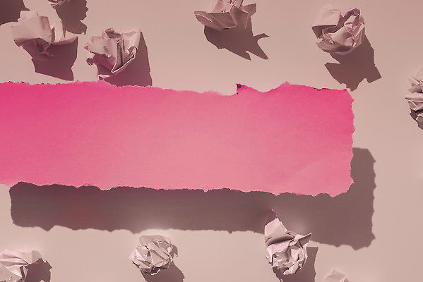 포토 JPG 해외이미지 종이 분홍색 백그라운드 사람없음 구김 종이뭉치 카피스페이스 해외202309 해외포토 컬러 모션 공백 뭉치 파일형식