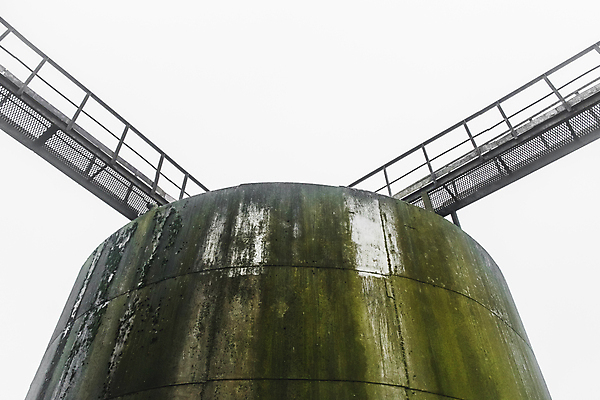 포토 JPG 해외이미지 식물 산업 백그라운드 비즈니스 건축양식 공장 통 굴뚝 사람없음 건물 경제 글로벌 환경 탑 금속 힘 에너지 흰색 액체 오염 역 제조 휘발유 석유 컨테이너 철 버리기 탱크 연료 가스 시스템 난방 수납 공학 디젤 옛날 철강 파이프라인 화학물질 해외202309 해외포토 건축물 교육 건축 컬러 공업 교통시설 모션 재질 화학 파이프_관 파일형식