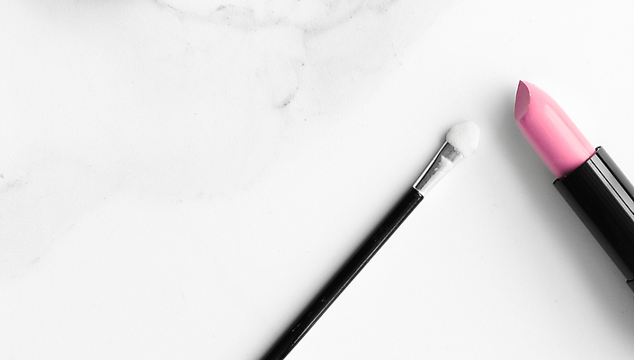 포토 JPG 해외이미지 분홍색 백그라운드 사람없음 립스틱 두개 대리석 메이크업브러쉬 카피스페이스 해외202309 해외포토 컬러 2 재료 화장품 공백 붓 파일형식