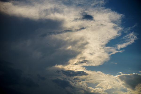 포토 JPG 해외이미지 구름 컬러 백그라운드 오렌지 자연 벽지 하늘 아침 날씨 풍경 사람없음 야외 여름 파란색 빛 햇빛 태양 뷰티 반사 우주 일출 맑음 어둠 황혼 일몰 새벽 분위기 야간 저녁 위험 장면 폭풍 천국 흐림 내추럴 폭풍우 수평선 해외202309 해외포토 주간 자연요소 계절 컨셉 과일 노을 비_날씨 자연재해 생태계 파일형식