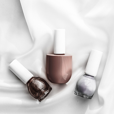 포토 JPG 해외이미지 백그라운드 사람없음 갈색 우아함 흰배경 매니큐어 구김 카피스페이스 해외포토 컬러 컨셉 모션 화장품 공백 흰색 파일형식